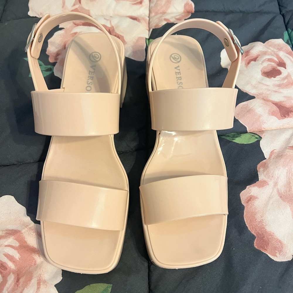 Women's Nude Versona Sandals
Size 8